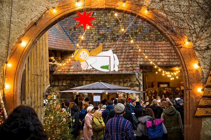 Christmas market, Burkheim, Vogtsburg, Kaiserstuhl, Baden-Württemberg, Germany
