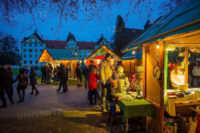 Christmas market, blue hour, Salem Castle, Lake Constance, Bodenseekreis, Baden-Württemberg, Germany