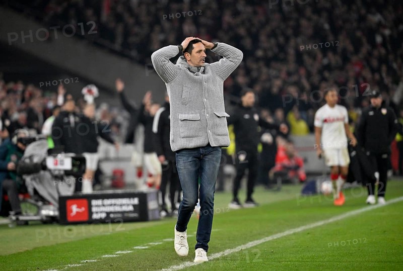 Coach coach Dino Toppmöller Eintracht Frankfurt SBU disappointed on the sidelines gesture MHPArena, MHP Arena Stuttgart, Baden-Württemberg, Germany