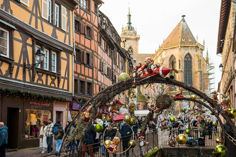 Christmassy decorated half-timbered houses, Old Town, Colmar, Haut-Rhin Department, Alsace, France