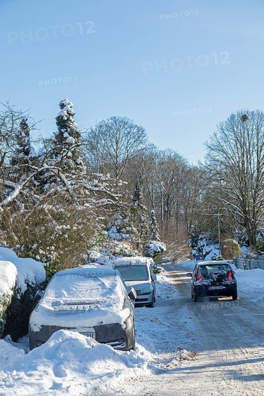 Snowy cars, winter, snow, Sieversen, Samtgemeinde Rosengarten, Lower Saxony, Germany