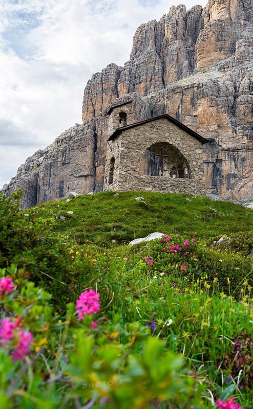 Cappella Ai Brentei Chapel Memorial for injured mountaineers at the Rifugio Ai Brentei mountain hut, picturesque mountain landscape, Brenta, Trentino, Italy