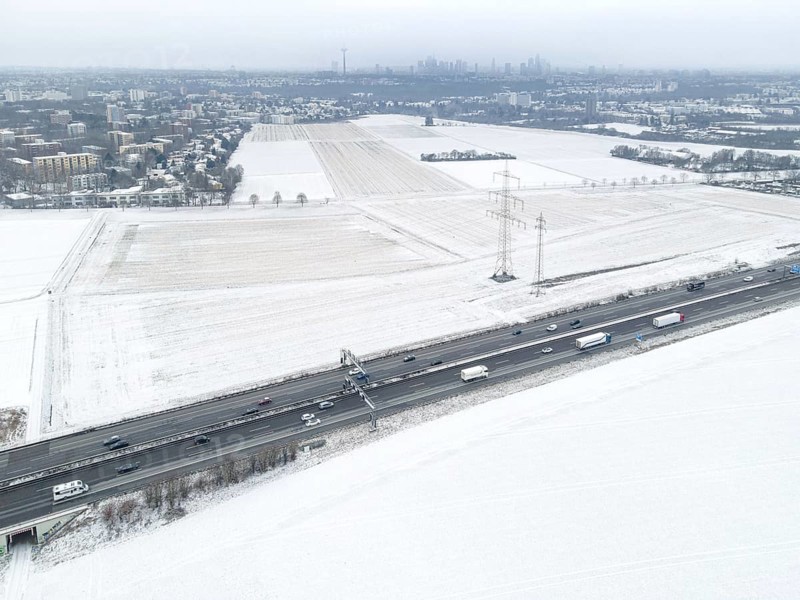The fields in the north-west of Frankfurt am Main covered in snow. (Aerial view with a drone) On this area of around 550 hectares, between Praunheim, Nordweststadt, Niederursel and the neighbouring communities of Steinbach and Weißkirchen, the new Quartiere district with 6, 800 flats for 17, 000 people and 5, 000 new jobs is to be built along the A5 federal motorway. The project is expected to cost around 1 billion euros, Northwest, Frankfurt am Main, Hesse, Germany