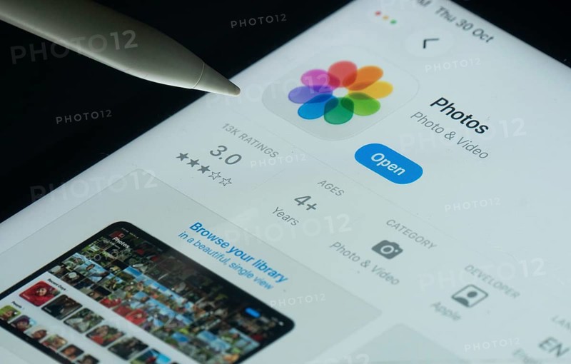 Dhaka, Bangladesh- 30 Oct 2025: Apple Photos app on a iPad screen with a pen pointing at the install option