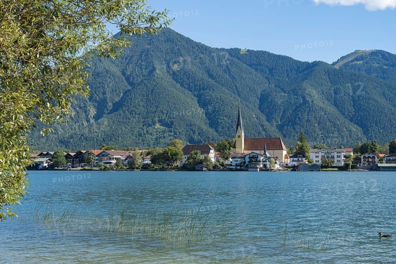 View from Point of the village with the parish church of St. Lawrence, behind Wallberg, Rottach-Egern, Upper Bavaria, Bavaria, Germany