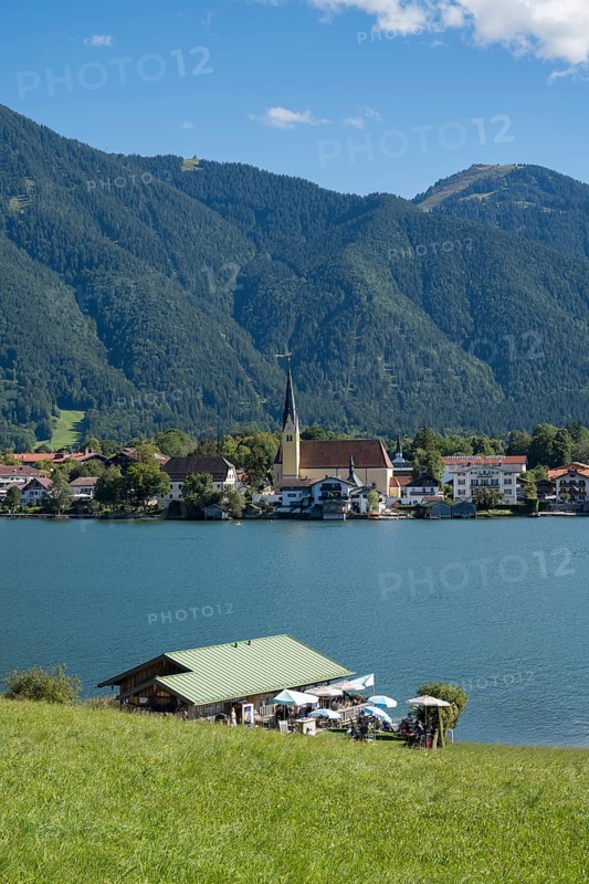 View from Point of the village with the parish church of St. Lawrence, behind Wallberg, Rottach-Egern, Upper Bavaria, Bavaria, Germany