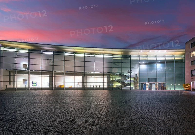Neues Museum, State Museum of Art and Design in the evening, Luitpoldstr. 5, Nuremberg, Middle Franconia, Bavaria, Germany