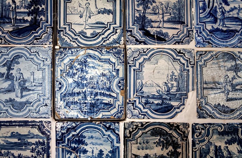 Detail, Faience tiled stove or Kachelofen from Northern Germany, ca. 1800, Keramik.um museum, an exhibition house dedicated to the history of Fredelsloh's pottery trade, Fredelsloh, Lower Saxony, Germany