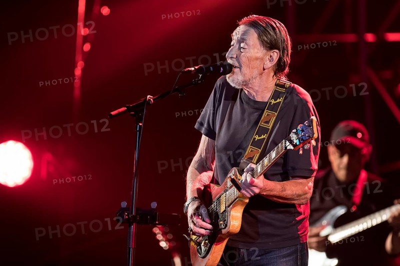 Chris Rea, singer and guitarist Christopher Anton Chris Rea live on Road Songs for Lovers tour at Berlin's Tempodrom on 30.10.2017