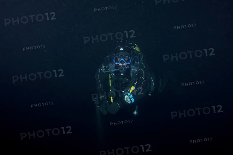 Divers at night in Lake Walen. Tauchplatz Känzeli, Mols, Canton of St. Gallen, Switzerland