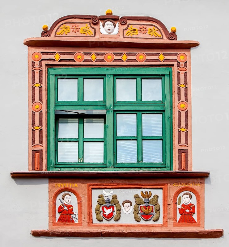 Detail, House facade, late Renaissance stone carving, Justitia and Clementia, justice and charity as the life motto of the owner of the house, Rinnesches Haus, Rinne passage, Kornmarkt, Osterode am Harz, Germany