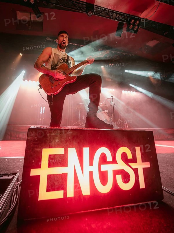 Guitarist Ramin Tehrani from Engst live on 10-year anniversary tour tour at Berlin's Astra Kulturhaus on 20.12.2025