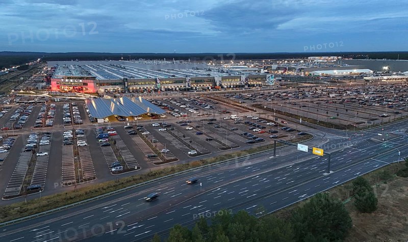 Tesla Gigafactory at the blue hour, Grünheide, 19.12.2025, Grünheide, Brandenburg, Germany