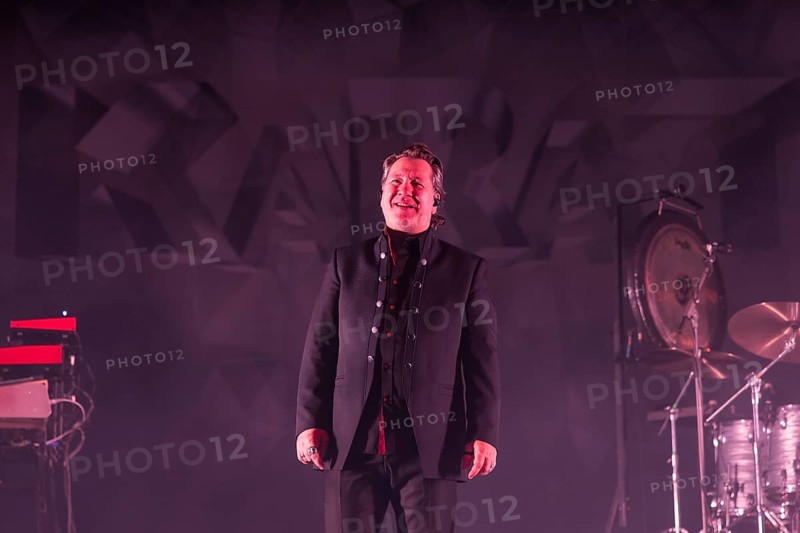 Claudius Dreilich, singer of Karat live on 50 years of KARAT tour in Berlin's Max-Schmeling-Halle on 19.12.2025