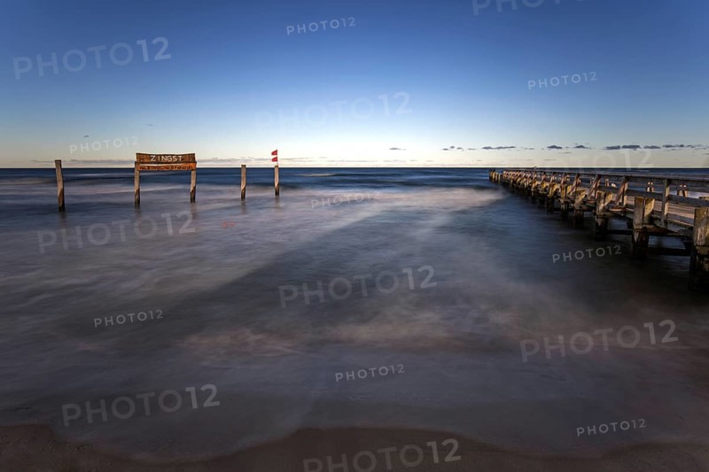Wooden sign in the sea with inscription Zingst and wooden walkway, long exposure, evening light, Zingst, Fischland-Darß-Zingst, Western Pomerania National Park, Mecklenburg-Western Pomerania, Germany