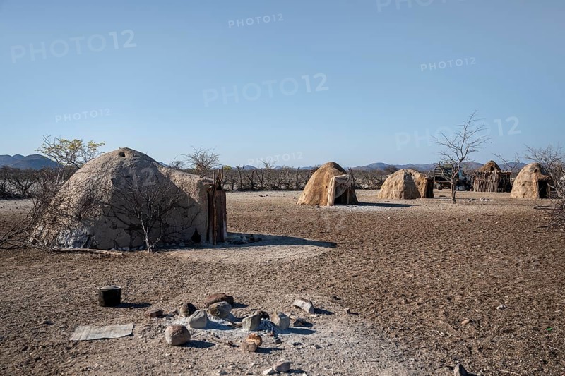 Himba huts, traditional Himba village in the savanna, arid countryside, Kaokoveld, Kunene, Namibia