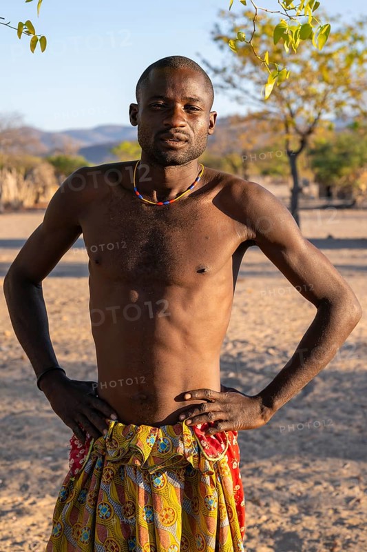 Portrait, man of the Hakaona tribe, also Havakona or Hakawona, near Opuwo, Kunene, Namibia