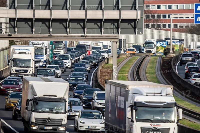 Heavy traffic on the A40 motorway, Ruhrschnellweg, height of the Essen-Ost motorway junction, looking east, 6-lane motorway, with 2 bus lanes in the middle, rush hour traffic, North Rhine-Westphalia, Germany