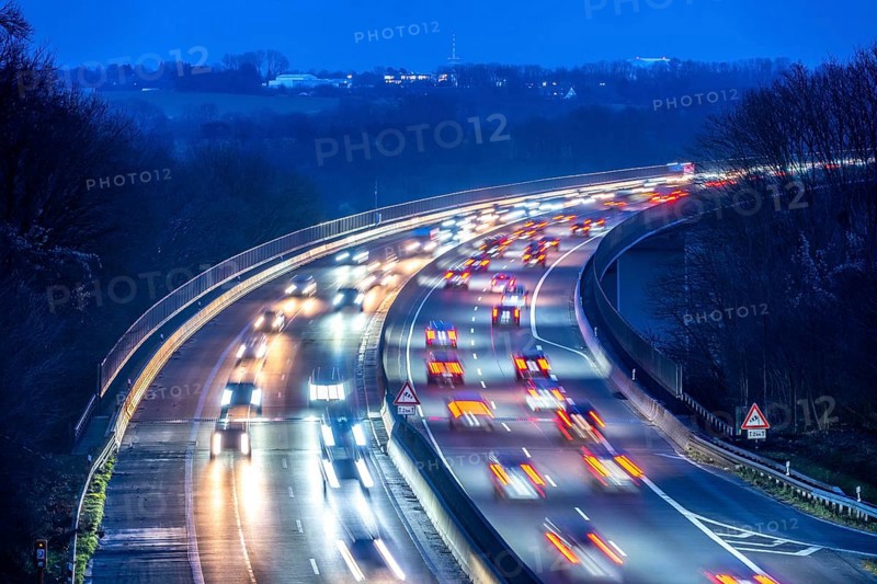 Evening traffic on the A52 motorway, between Düsseldorf and Essen, at the Ruhr Valley Bridge, across the Ruhr near Mülheim-Mintard, partly slow, rush hour traffic, looking north, North Rhine-Westphalia, Germany
