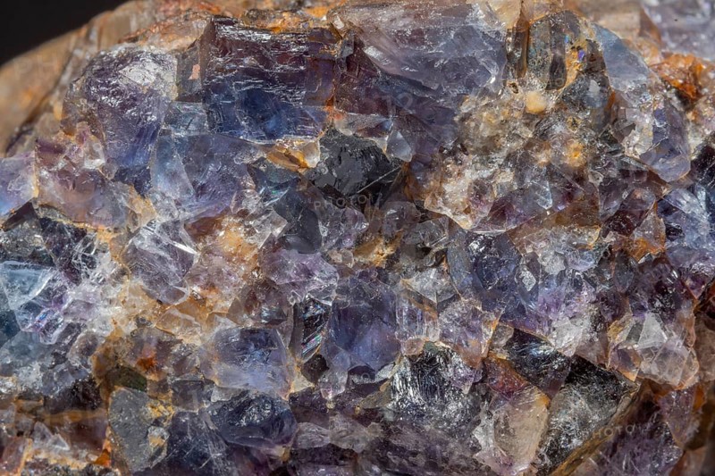 This scene shows a large rock fragment that contains quartz and fluorite crystals. Reflections and colors of minerals attract attention in the natural environment
