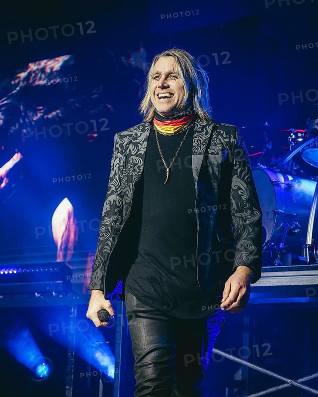Singer Matt Walst from Three Days Grace live on tour 25 at Berlin's Tempodrom on 19.11.2025