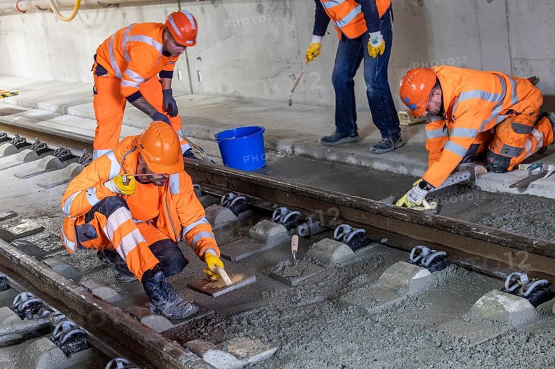 Deutsche Bahn AG track construction at Stuttgart Airport. The last few meters of solid road in the airport tunnel are concreted. This means that all long-distance railway tracks of Project S21 have been laid. Workers lay the rails and concrete the track bed. Stuttgart, Baden-Württemberg, Germany