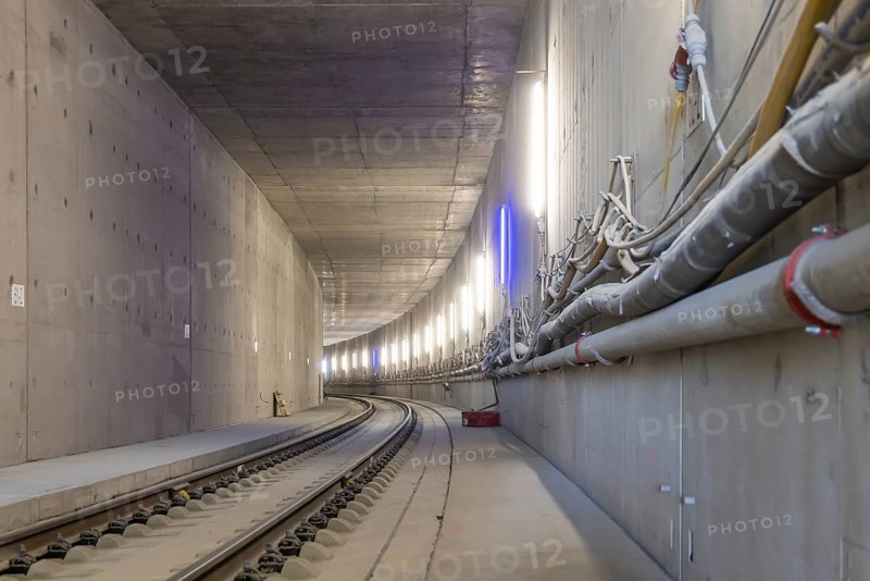 Construction work on the airport tunnel at the airport tunnel. The last few meters of solid road are concreted. This means that all long-distance railway tracks of Project S21 have been laid. Stuttgart, Baden-Württemberg, Germany