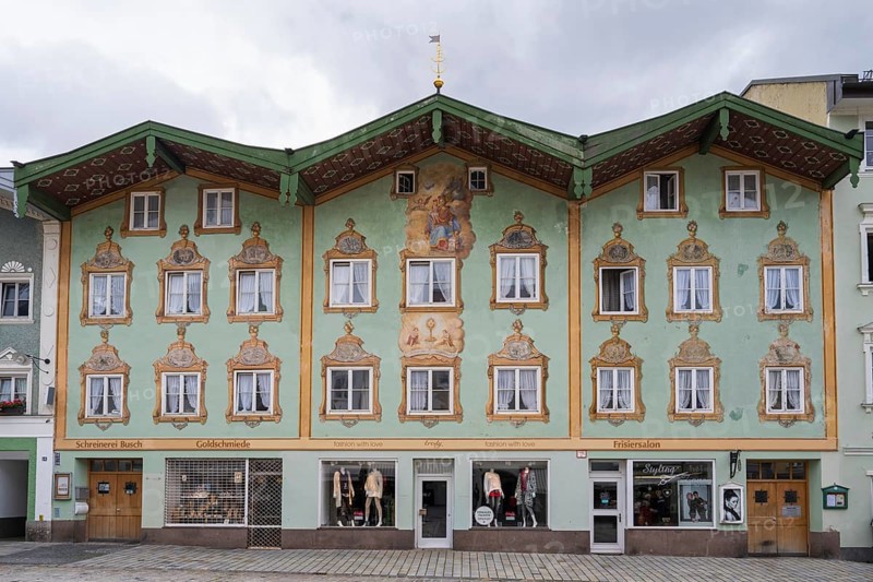 Gabelhäuser mit Lüftlmalerei in der Marktstraße, pedestrian zone, Altstadt, Bad Tölz, Upper Bavaria, Bavaria, Germany