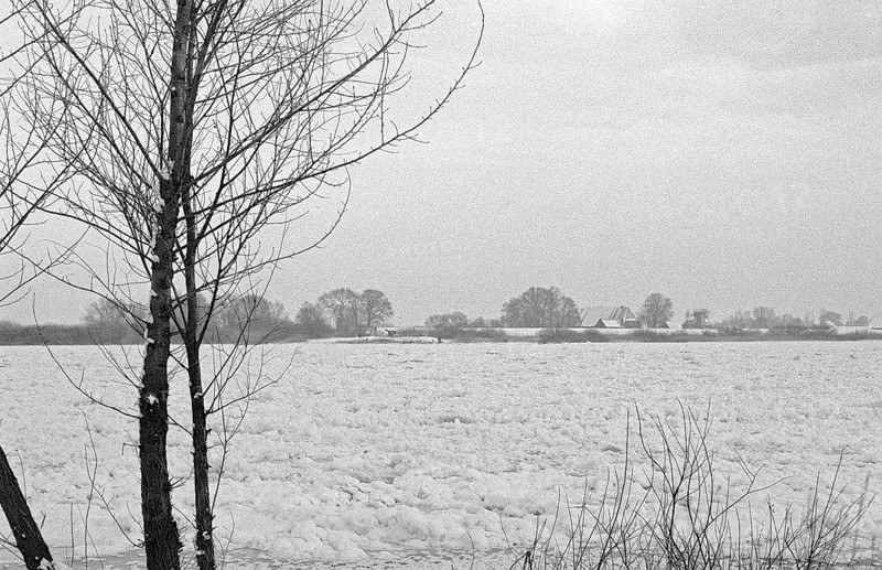 Frozen Elbe, Bleckede, Lower Saxony, Germany, January 03, 1997, vintage, retro, old, historic