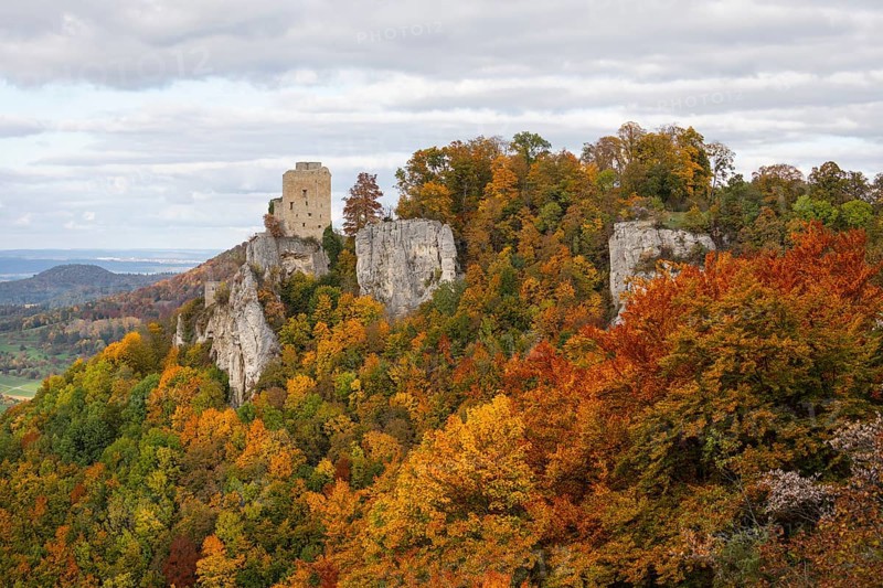 Indian summer on the Swabian Jura in the Nenninger Valley with the ruins of Reussenstein Castle