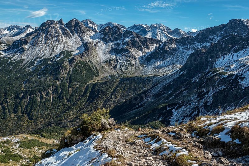 Hiking trail around the pulpit in autumn vegetation, in the back mountains of the Allgäu Alps, Allgäu, Vorarlberg, Austria
