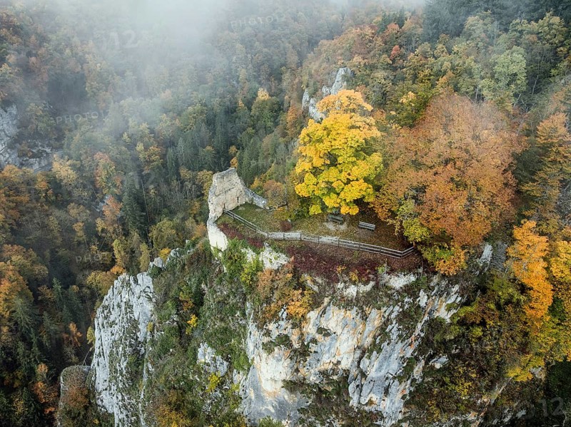 Aerial view of the viewpoint, shovels and Hausen Castle, also known as the Hausen ruins, surrounded by autumnal vegetation and clouds of fog, a ruin of a castle above the village of Hausen in the valley in the Upper Danube Valley, Beuron, Sigmaringen district, Baden-Württemberg, Germany