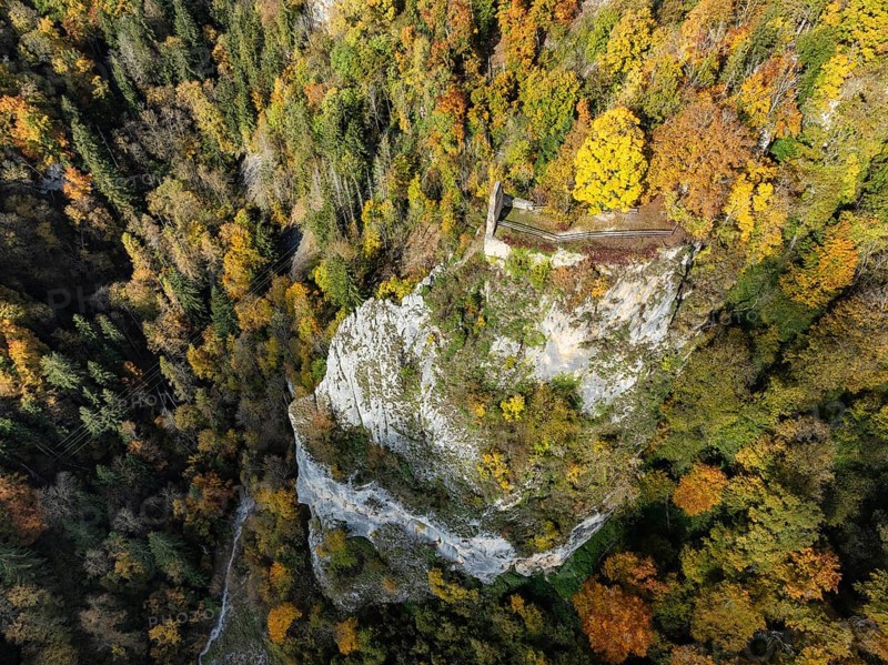 Aerial view of the viewpoint, shovels and Hausen Castle, also known as the Hausen ruins, surrounded by autumn vegetation, a ruin of a castle above the village of Hausen in the valley in the Upper Danube Valley, Beuron, Sigmaringen district, Baden-Württemberg, Germany