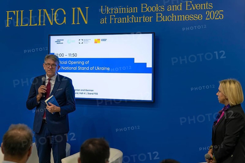 Minister of State for Culture Wolfram Weimer (non-party) and the Ukrainian Ambassador to Germany, Oleksiy Makeyev, open the Ukrainian national stand at the Frankfurt Book Fair. The 77th Frankfurt Book Fair takes place from 15 - 19 October 2025, Exhibition Grounds, Frankfurt am Main, Hesse, Germany
