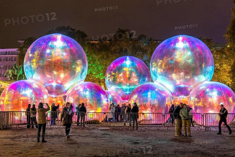 The 10th Essen Light Festival, in the city centre, second largest light art festival in Germany, light art on the Burgplatz, Evanescent light installation, by the Australian artist duo Atelier Sisu, large bubble-like spheres, with light and sound, Essen, North Rhine-Westphalia, Germany