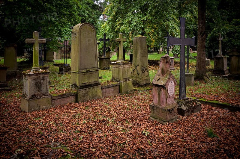 Gravestones, grave, graves, Hoppenlauf cemetery, oldest preserved cemetery in Stuttgart, autumn leaves, autumn, autumnal, Baden-Württemberg, Germany
