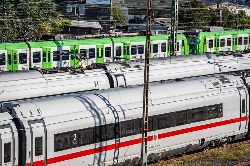 ICE trains on the railway line, S-Bahn train, north of Düsseldorf main station, North Rhine-Westphalia, Germany