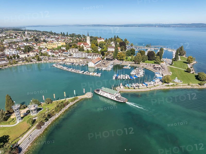 Harbour area, ferry port, marina, marina of Romanshorn with Seepark and the incoming ferry MF Friedrichshafen, ferry connection Romanshorn, Friedrichshafen, aerial view, Lake Constance, Canton Thurgau, Switzerland