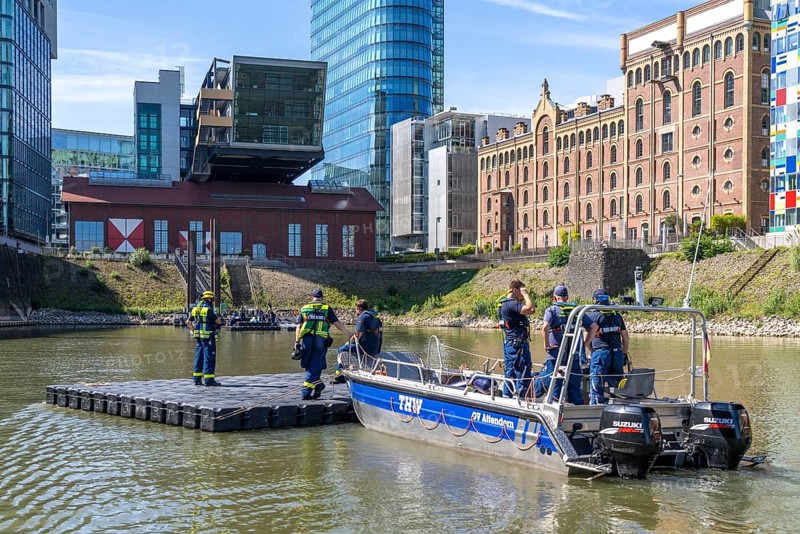 Transport of a floating platform with the jet-float system, this can be used as a work platform, jetty or bridge, specialist group for water hazards, in Düsseldorf, during the major exercise FÜLEX25, lasting several days, of the THW, Federal Agency for Technical Relief, North Rhine-Westphalia, over 3500 volunteers from the 127 North Rhine-Westphalia local organisations practise many different deployment scenarios over 4 weekends