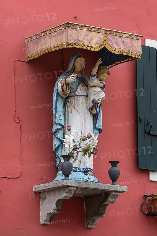 Saint figure under a canopy, Venice, Veneto, Italy
