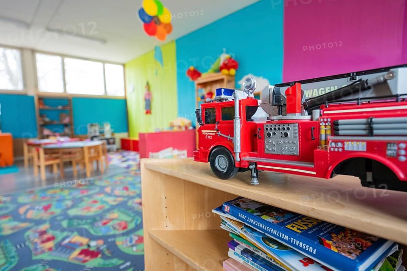 Child-friendly room with toy fire department and colorful walls, suitable for imaginative fun, homework supervision, Schlehengäu Grund Schule Gechingen, Calw district, Germany