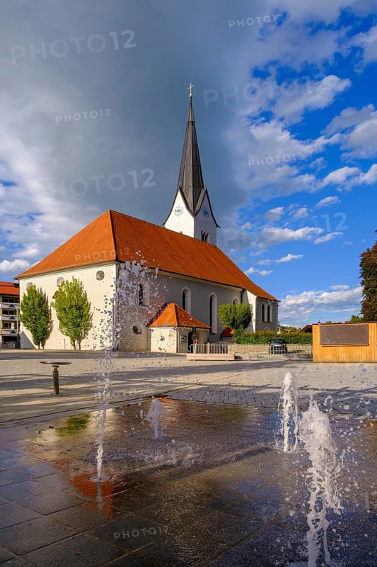 Church of the Most Holy Trinity, Rathausplatz, Sulzberg, Oberallgäu, Swabia, Bavaria, Germany