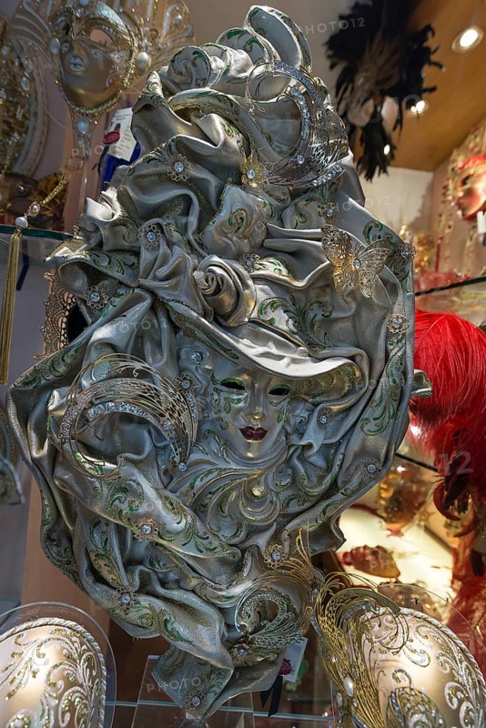 Shop window with an elaborate Venician carnival mask, Venice, Veneto, Italy