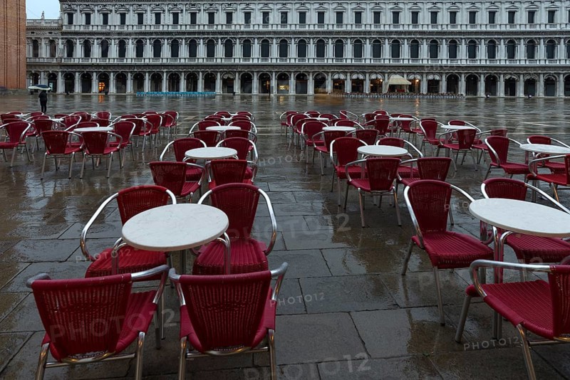 Empty St. Mark's Square with Old Procuration arcades, 16th century, St. Mark's Square early in the morning in rainy weather, Venice, Veneto, Italy