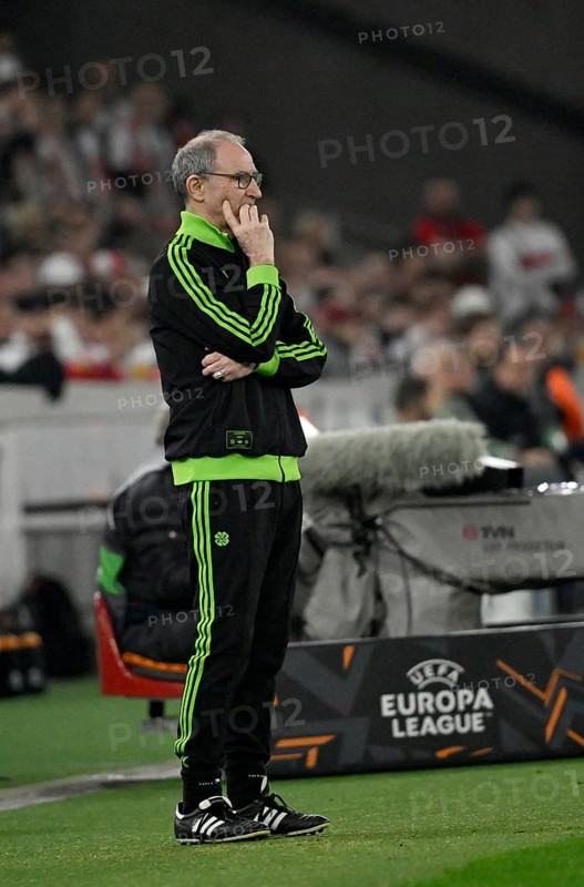 Coach coach Martin O'Neill Celtic Glasgow FC on the sidelines gesture thoughtful soccer UEFA Europa League, MHPArena, MHP Arena Stuttgart, Baden-Württemberg, Germany
