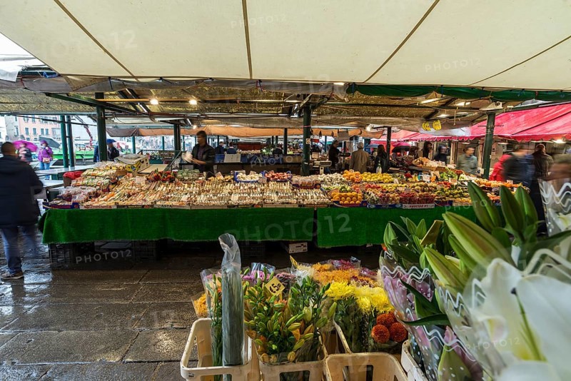Market day, Rialto market in the San Polo district, Venice, Veneto, Italy