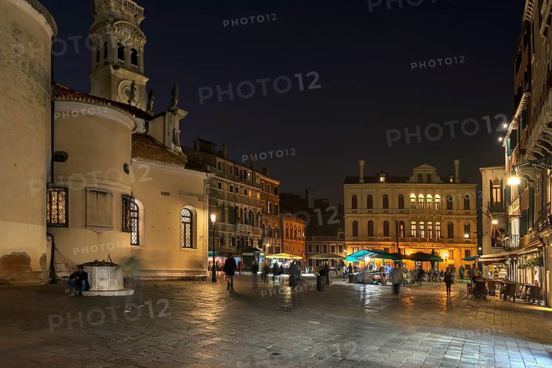 Campo Santa Maria Formosa at night, on the left the church of Santa Maria Formosa, Venice, Veneto, Italy