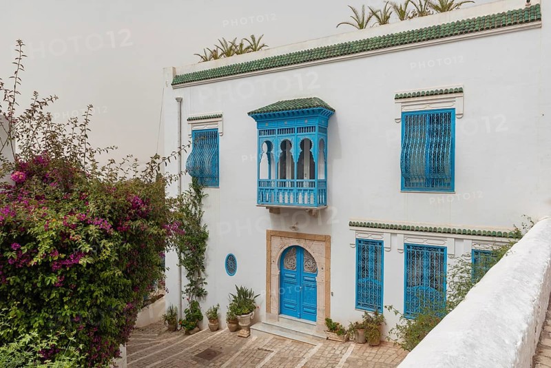 May 17th 2024. Sidi Bou Said, Tunisia. Traditional blue and white architecture of a beautiful villa overlooking the Gulf of Tunis in the village of Sidi Bou Said, Tunisia
