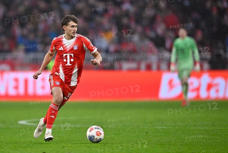 Tom Bischof FC Bayern Munich FCB (20) Action on the ball Rain, Football Bundesliga, Allianz Arena, Munich, Bavaria, Germany