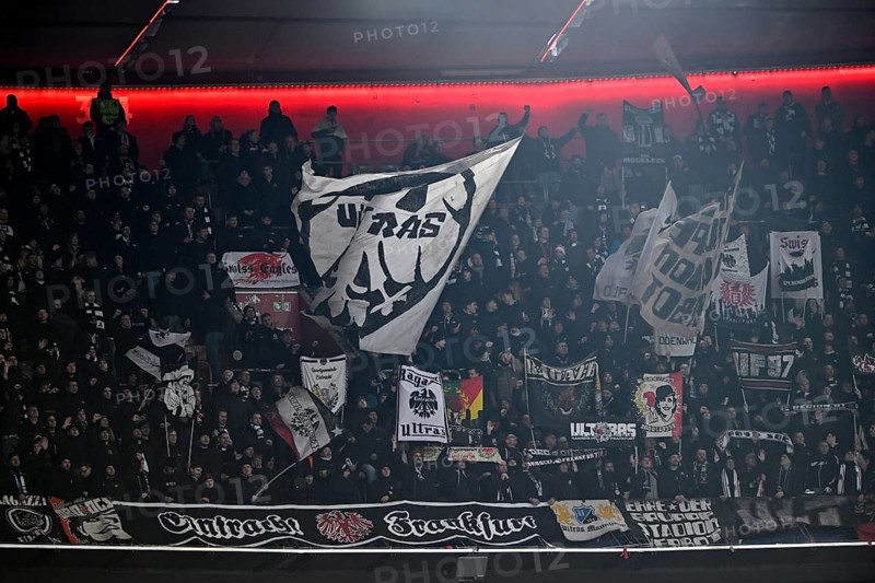 Fan block, fans, fan curve, flags, atmosphere, atmospheric Eintracht Frankfurt SGE Ultras soccer Bundesliga, Allianz Arena, Munich, Bayern, Germany